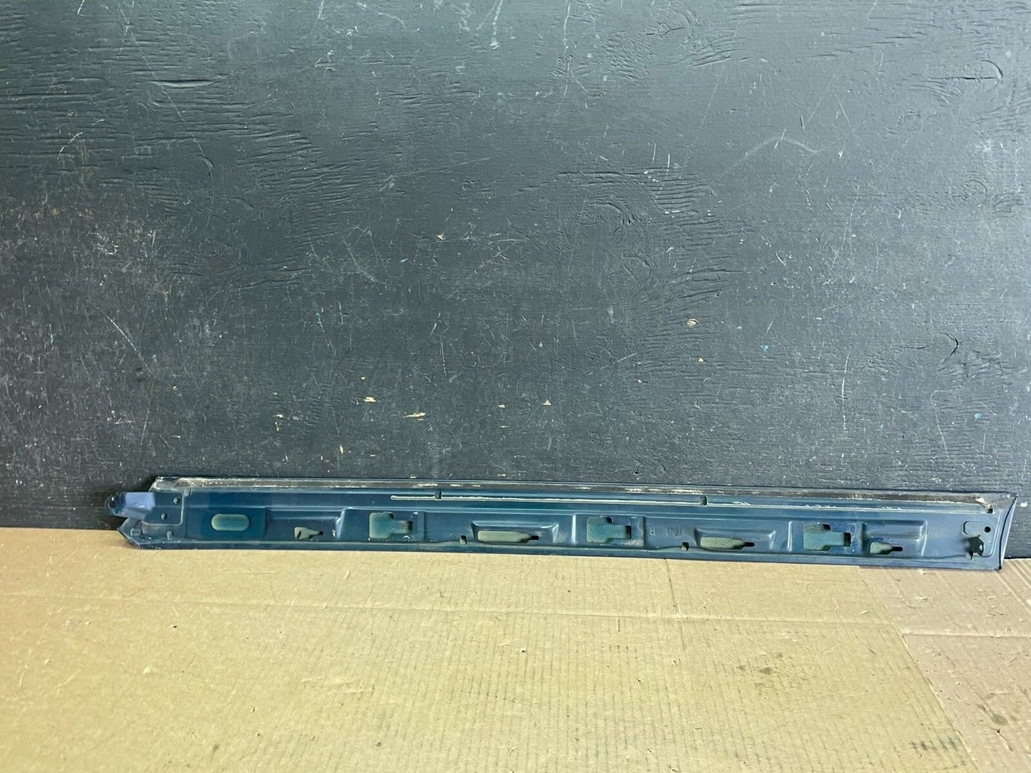 2005 to 2010 Honda Odyssey Right Side Rail Cover Quarter Trim Molding J3921 DG6