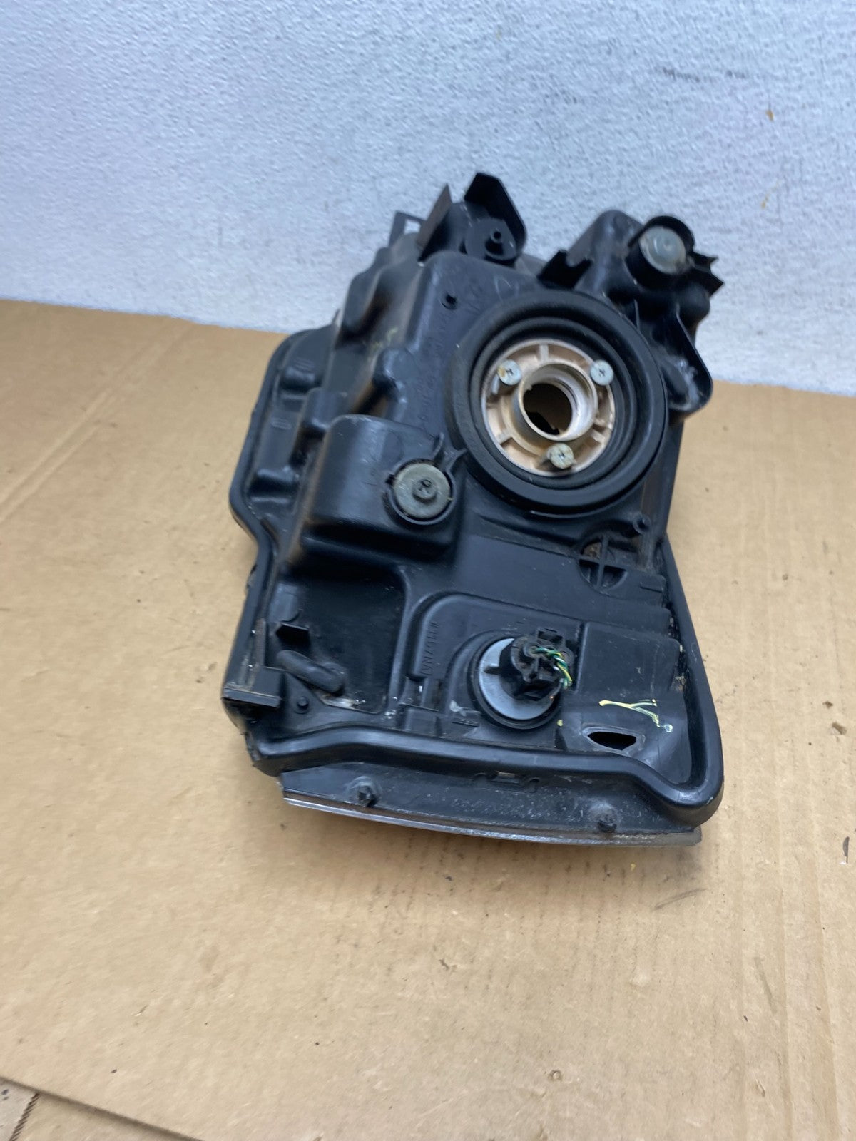 2004 - 2011 Mitsubishi Endeavor Headlight Right Passenger Rh Side AD2681 DW8