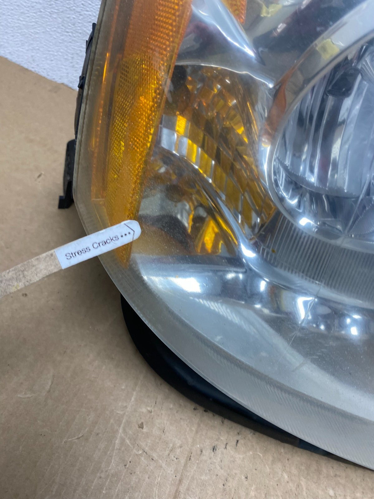 2005 to 2007 Ford Five Hundred Halogen Right Passenger Side Headlight AF9668 DW4