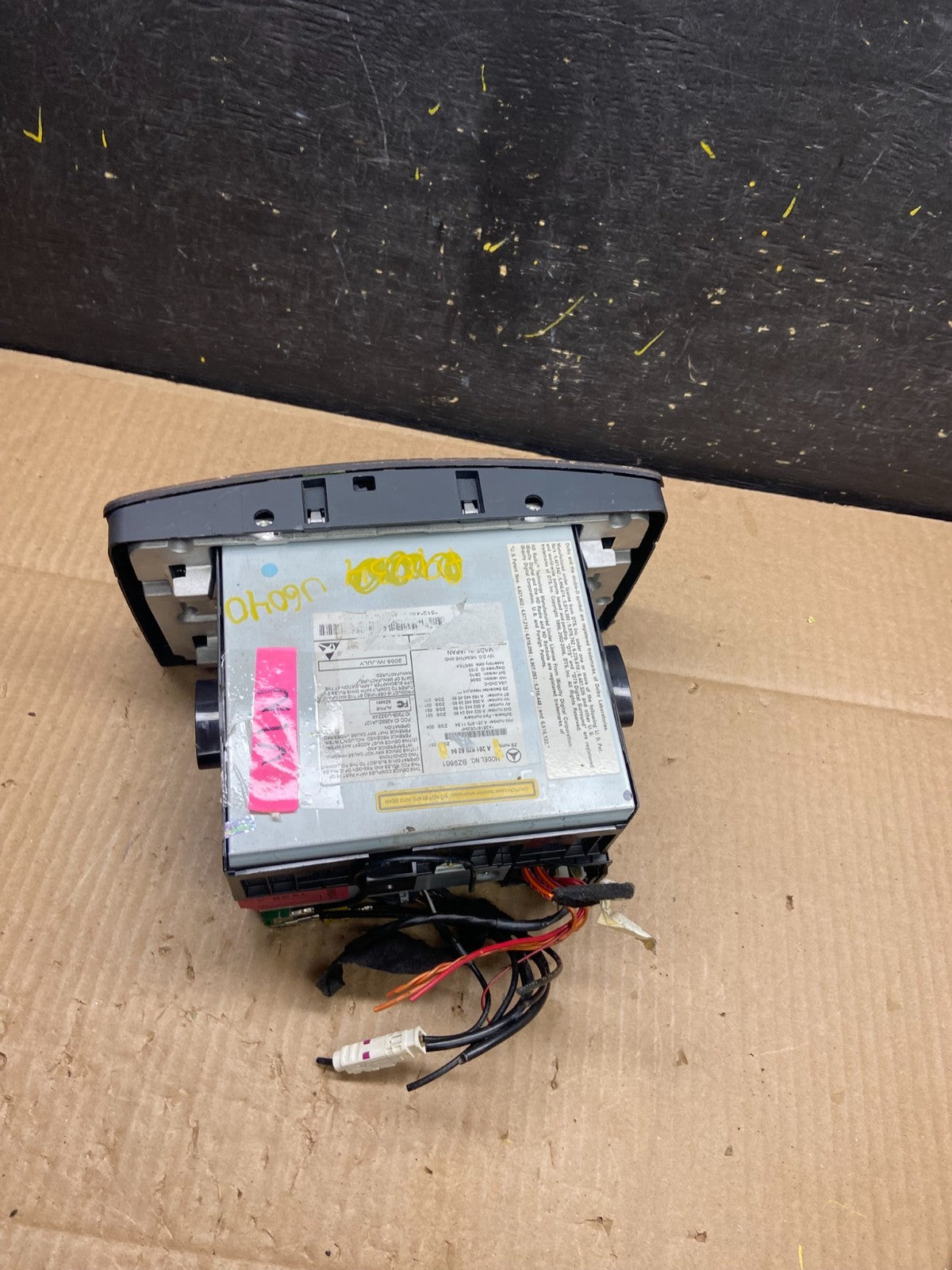 2009-2013 Mercedes W251 R350 Head Command Navigation Radio 6 CD Player U6040 DG6