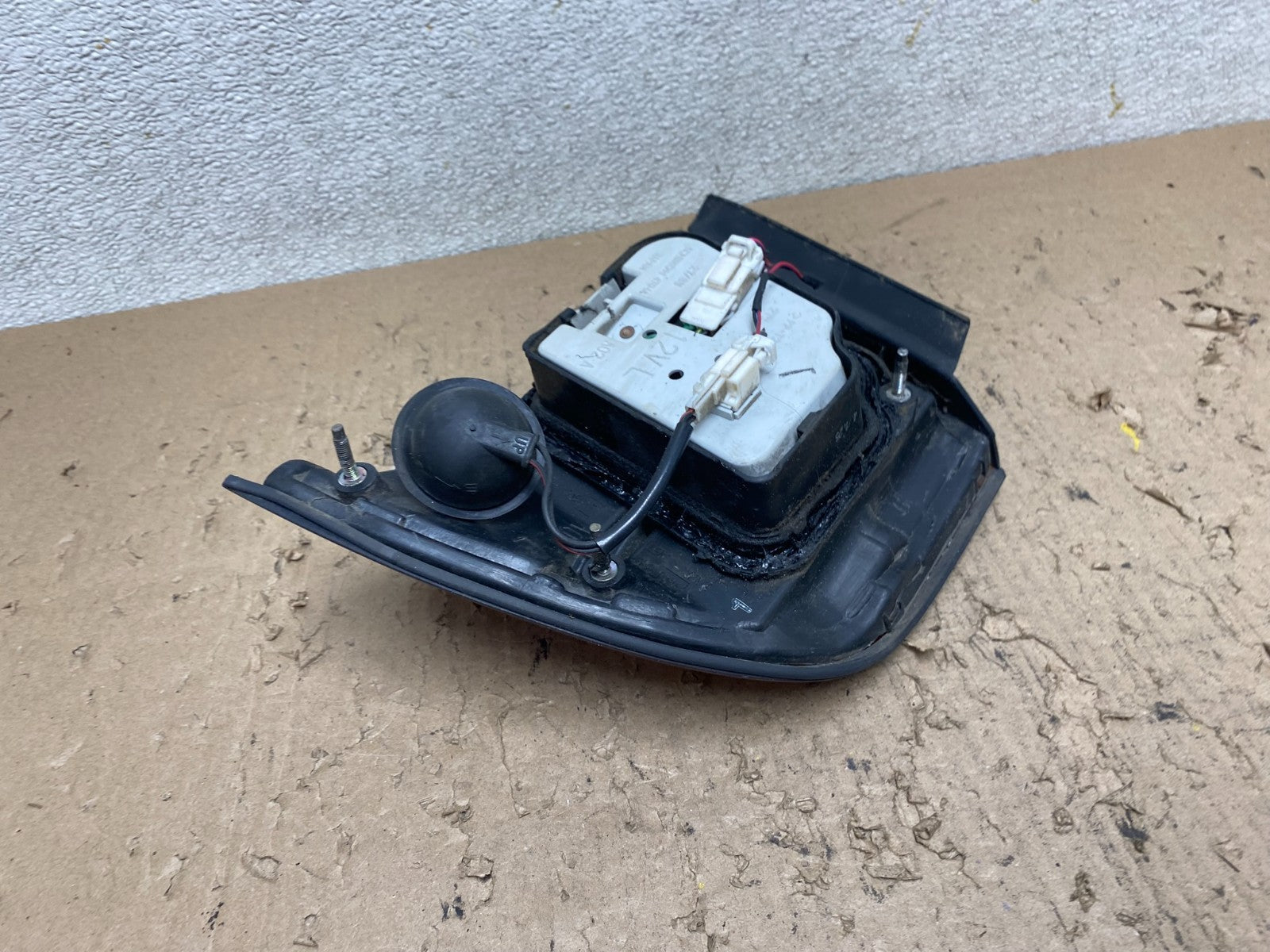 1995 1996 Nissan Maxima Left Driver LH Side Tail light Oem S0114 DW5
