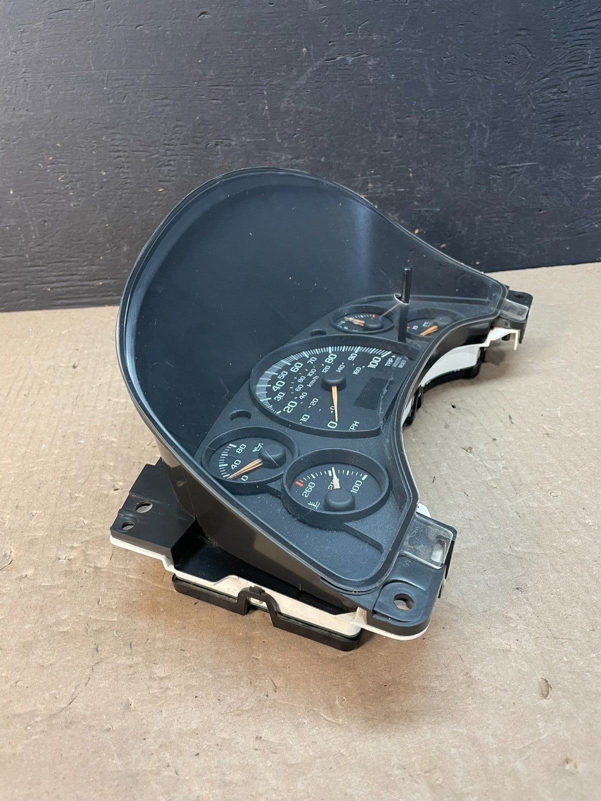 2004 to 2007 Chevrolet Express Speedometer Cluster Gauge ae3368 DG1