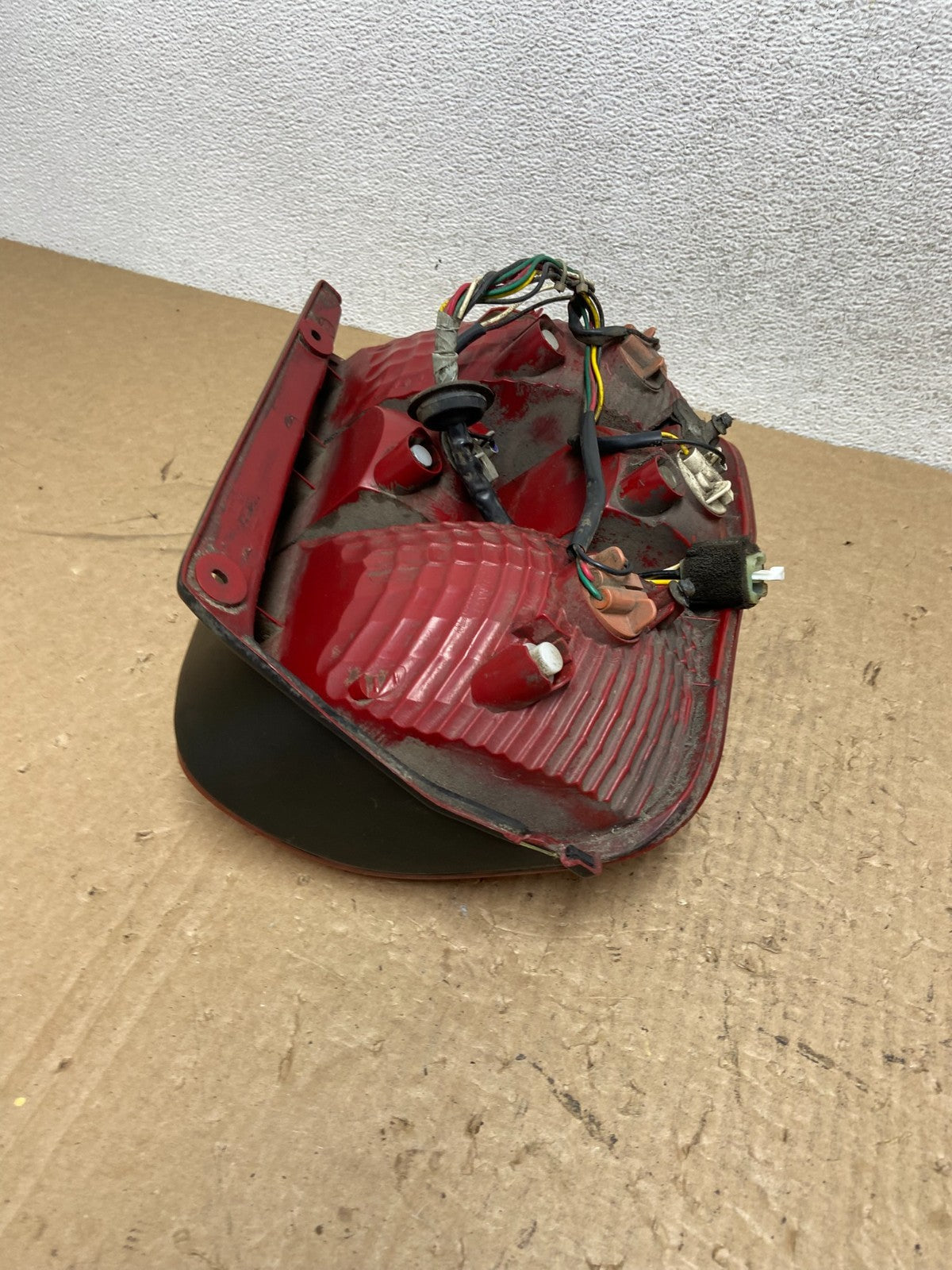 2003 2004 2005 Kia Sedona Right Passenger RH Side Tail Light AG12177