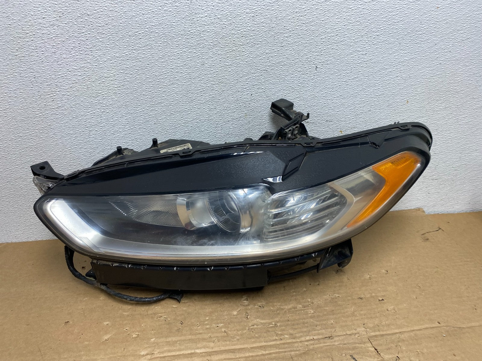 2013 to 2016 Ford Fusion Left Driver Lh Side Headlight AD4020 DW0