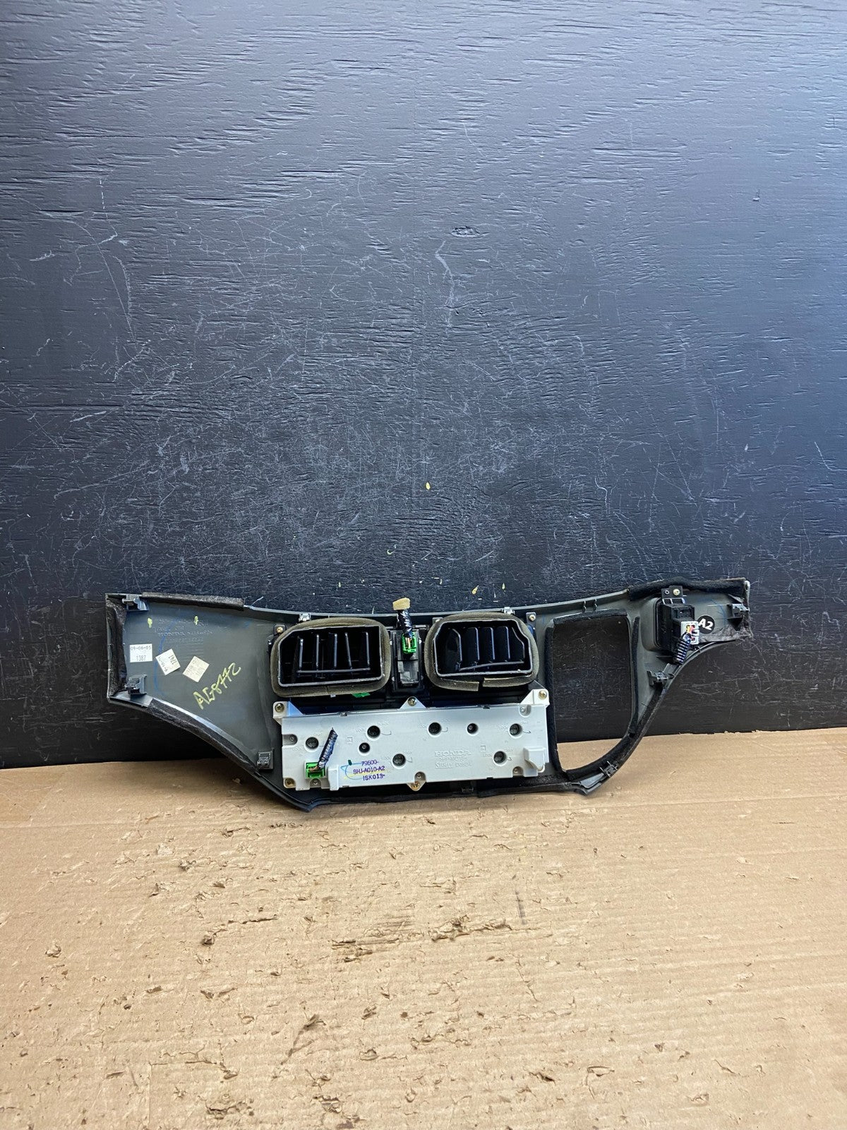 2005 to 2010 Honda Odyssey Radio Climate Control Dash Trim Bezel AG8772 DG6
