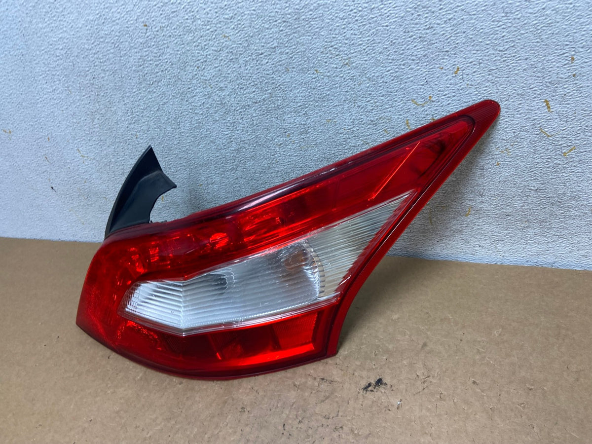 2009 2010 2011 Nissan Maxima Right Passenger RH Side Tail light AI3559 LK1