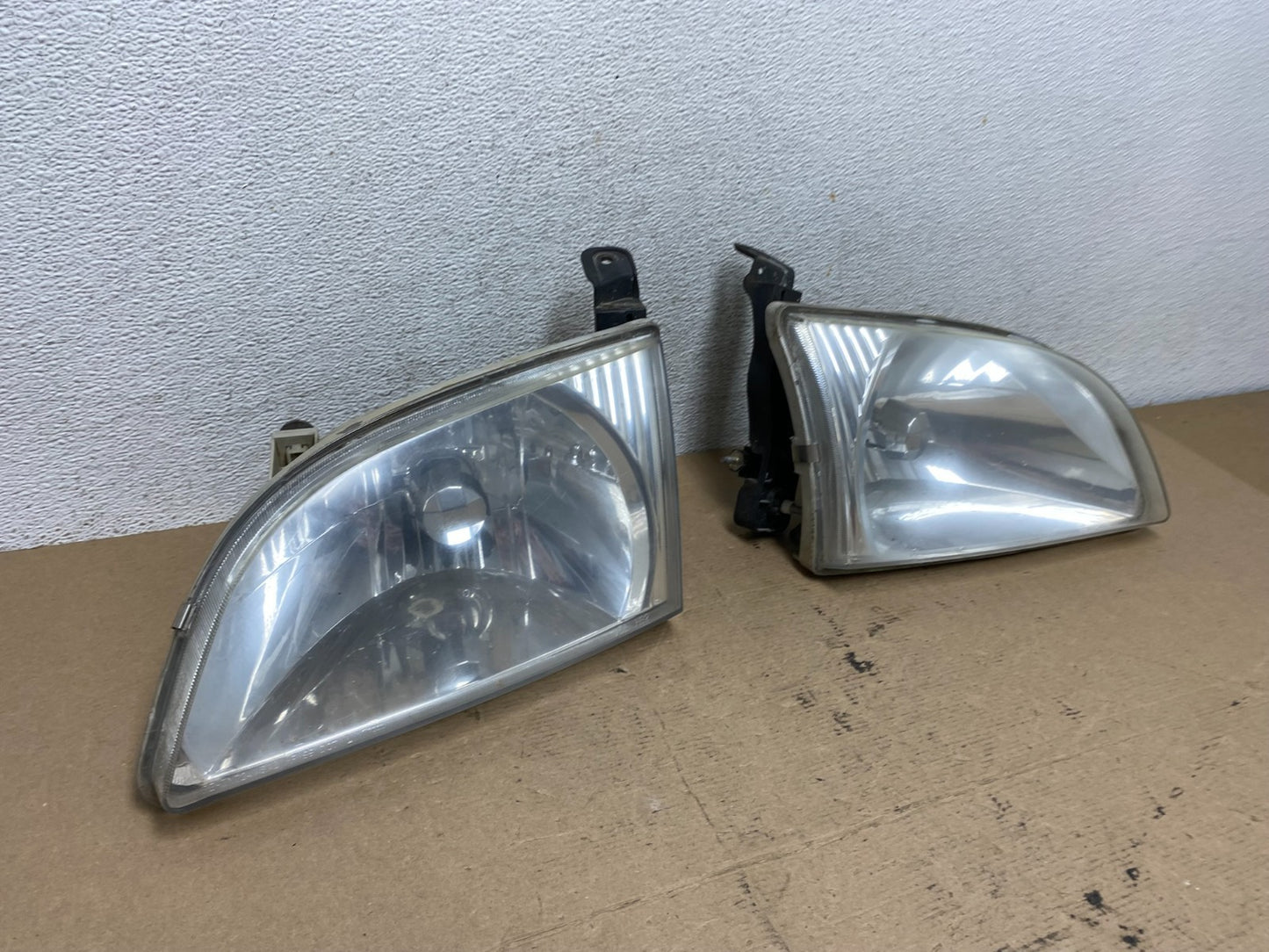 2001 2002 2003 Toyota Sienna Left+Right Side Set Headlights Halogen AF4581 DW2