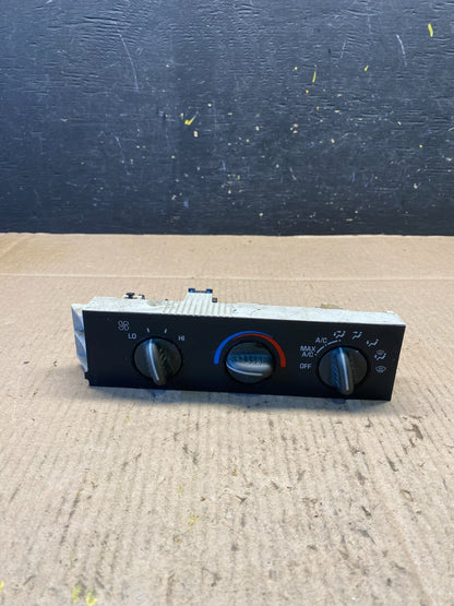 2001 - 2007 GMC Chevrolet Express 1500 Climate Control A/C r6071 DG0