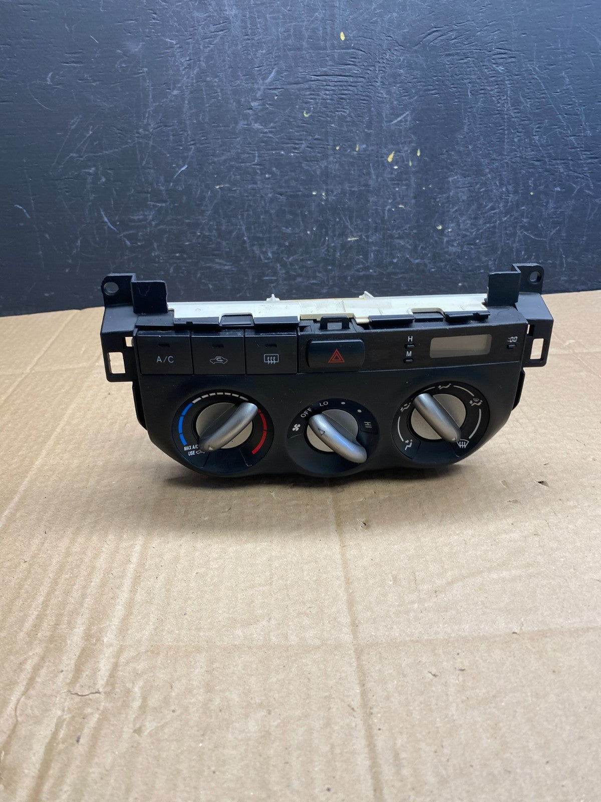 2001 - 2003 Toyota RAV4 A/C Heater Climate Control Unit Switch AC9333 DG0