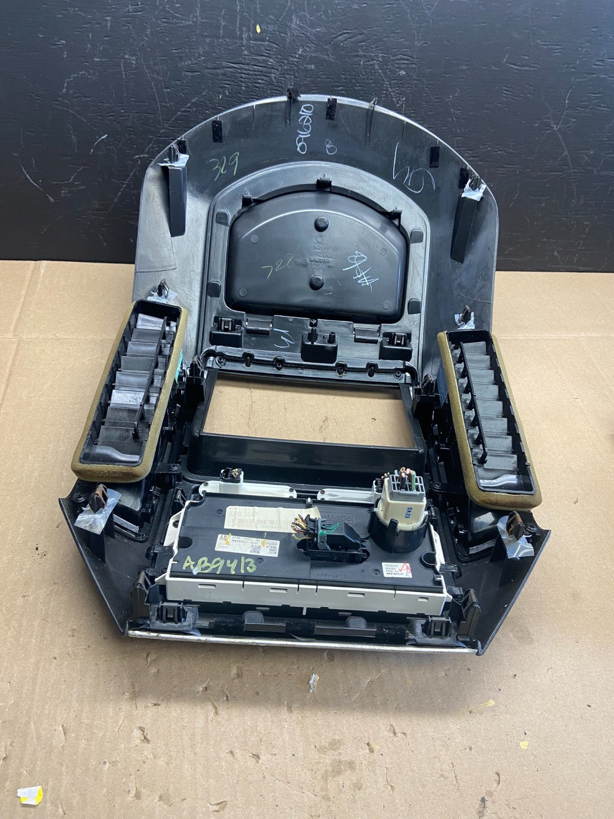 2007 - 2010 Ford Edge Heater Climate Control Radio Control Dash Bezel AB9413 DG6