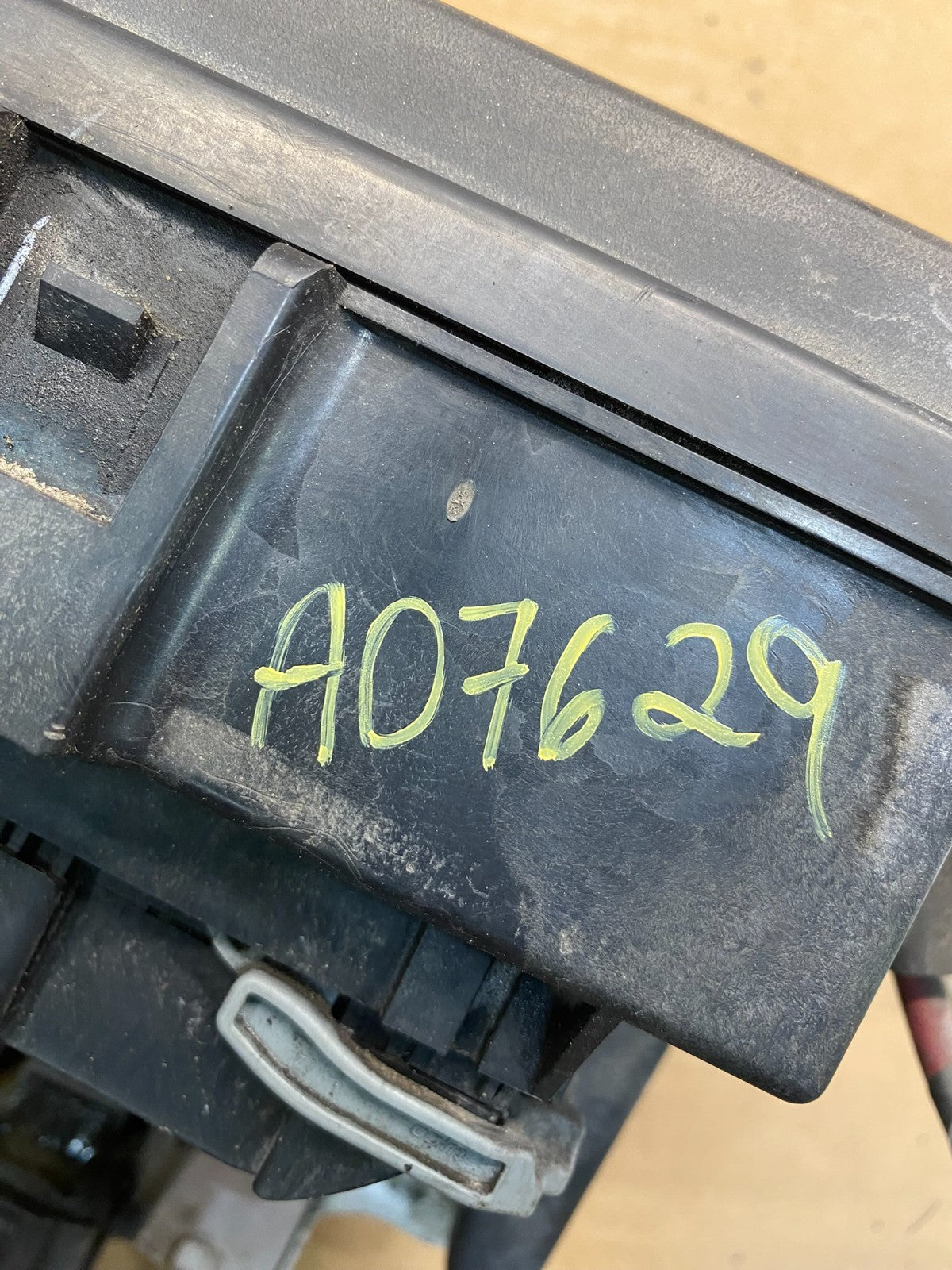 2004 2005 Dodge Durango Fusebox Fuse Box Relay Body BCM Control Module ad7629 DG7