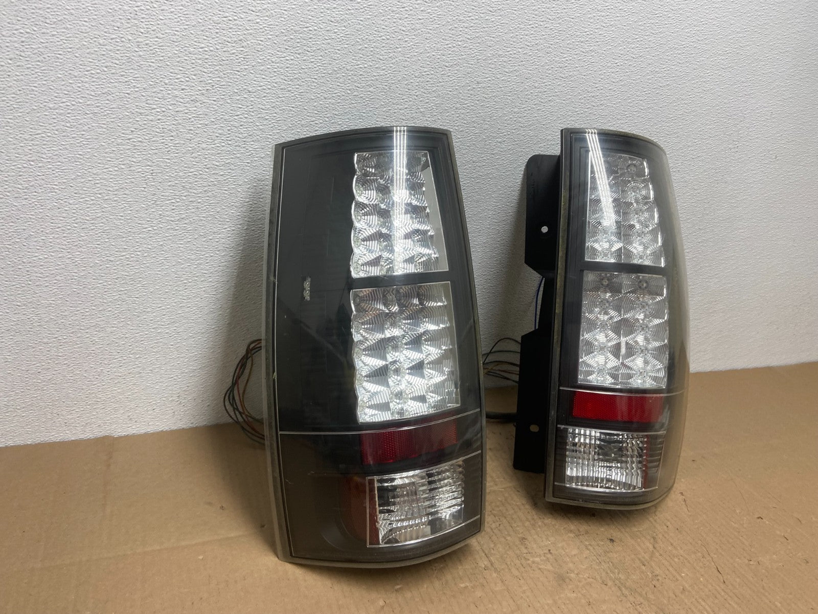2008-2014 Chevrolet Tahoe Suburban Left+Right Set LED Tail Lights AB8273 DG2