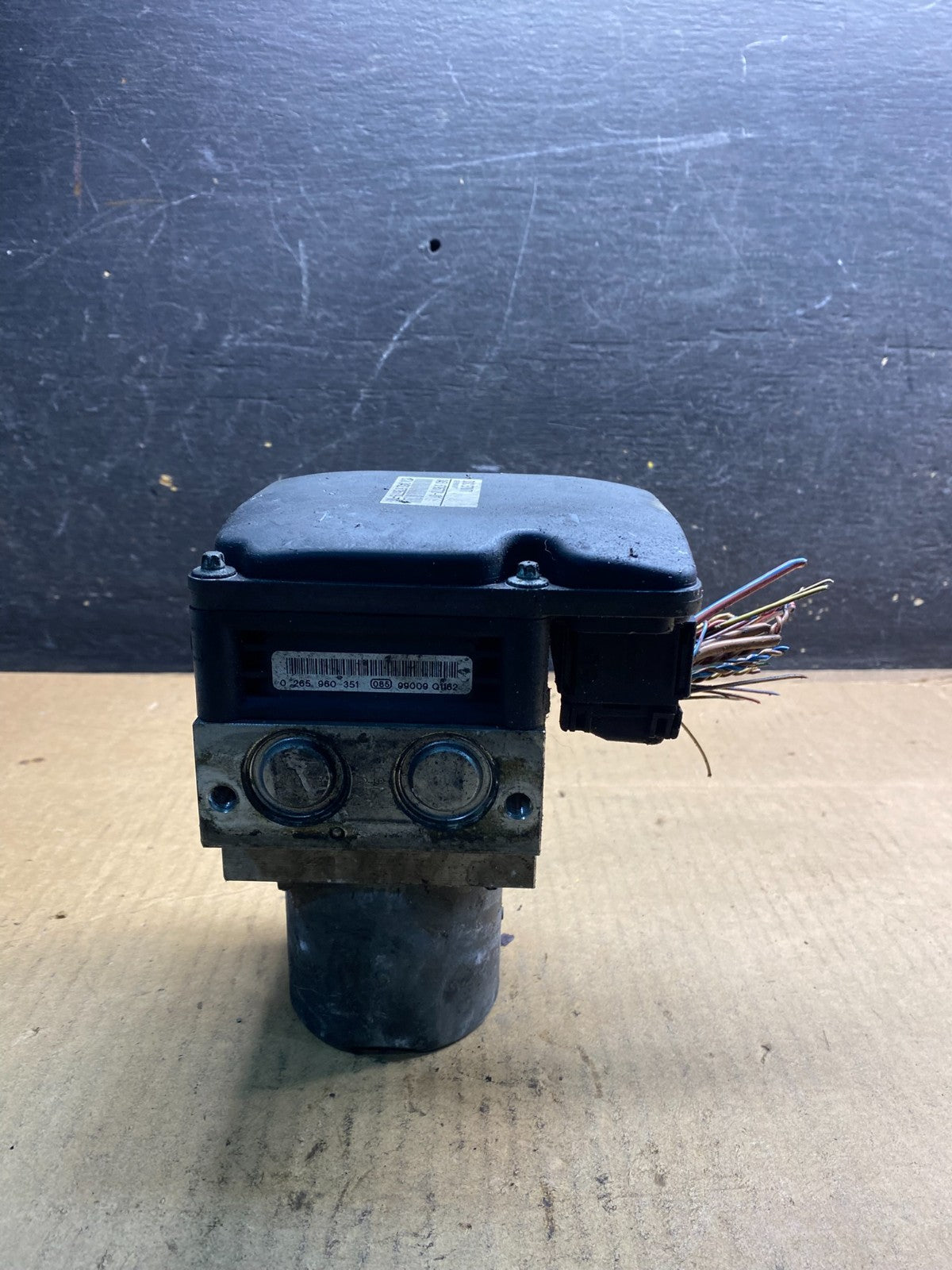 2007 to 2013 BMW X5 E70 ABS Anti-Lock Brake Pump Module OEM Z2395 DG2