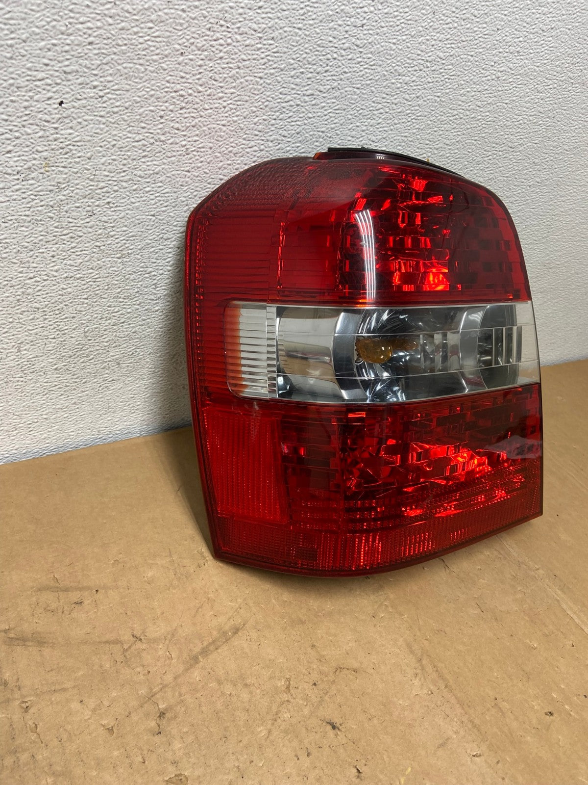 2004-2007 Toyota Highlander Left Driver LH Side Tail Light AC8629 LK2