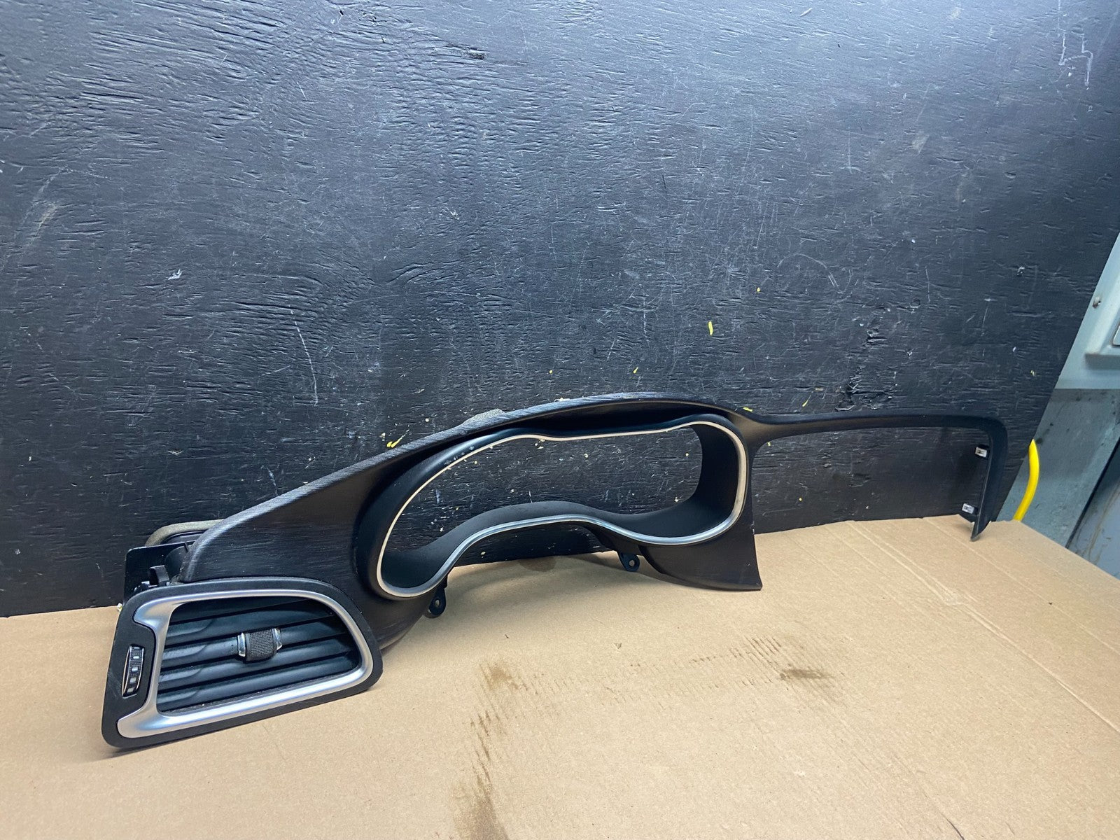 2015-2017 Chrysler 200 Speedometer Cluster Dash Bezel Trim W/ Vent OEM q7213 DG1
