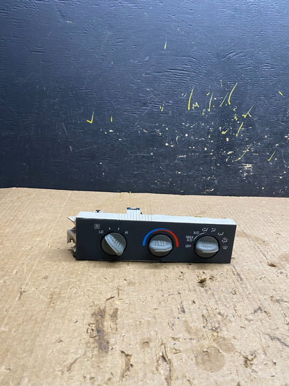 2001 - 2007 GMC Chevrolet Express 1500 Climate Control A/C 15130959 Z7383 DG0
