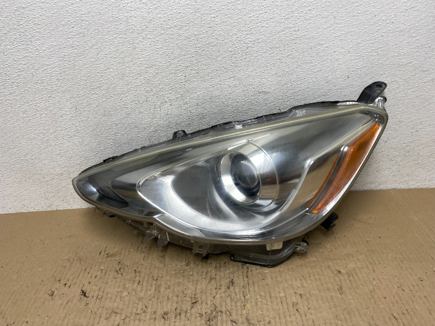 2012 2013 2014 Toyota Prius C Left Driver LH Side Halogen Headlight AF7002 DG0