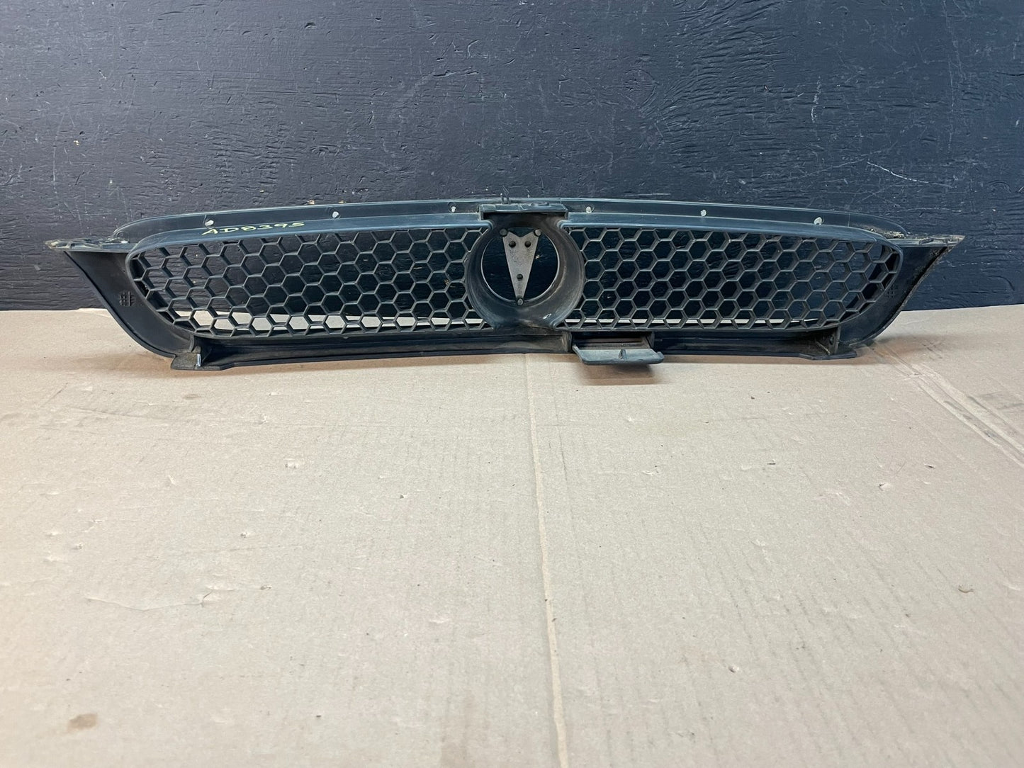 1993 - 1995 Pontiac Bonneville Front Upper Grill Grille AD8395 DG4