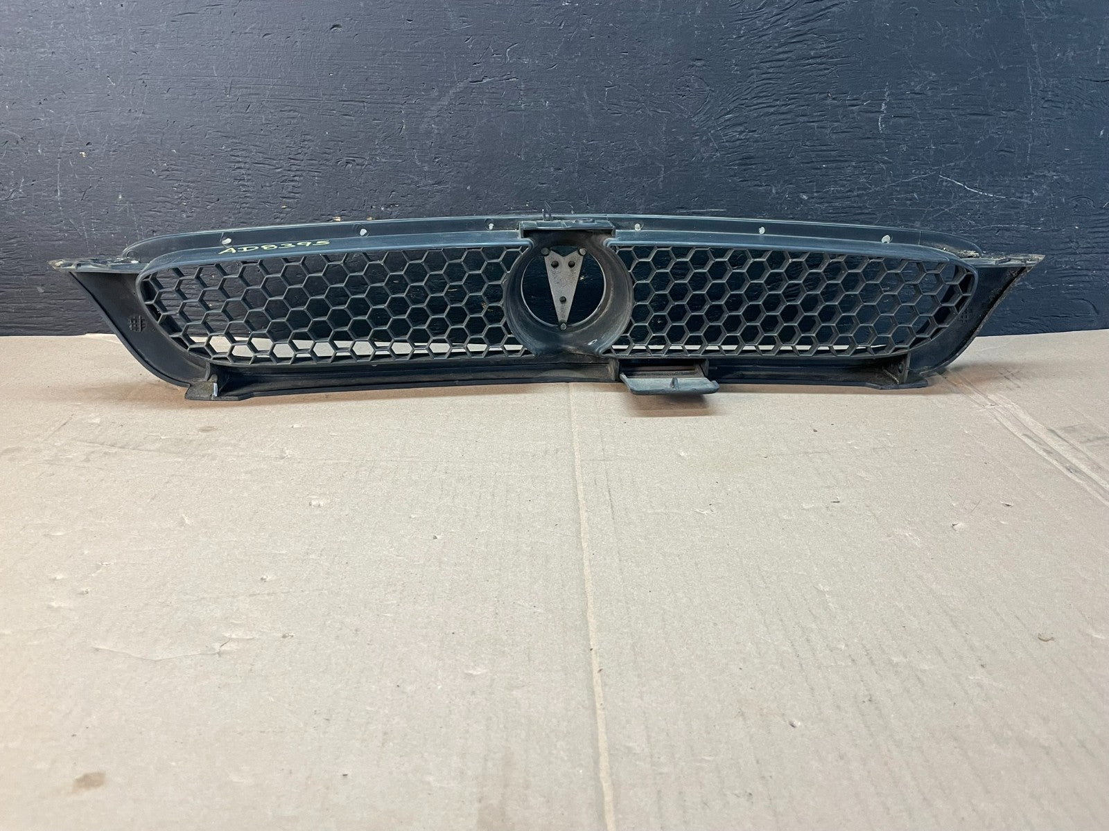 1993 - 1995 Pontiac Bonneville Front Upper Grill Grille AD8395 DG4