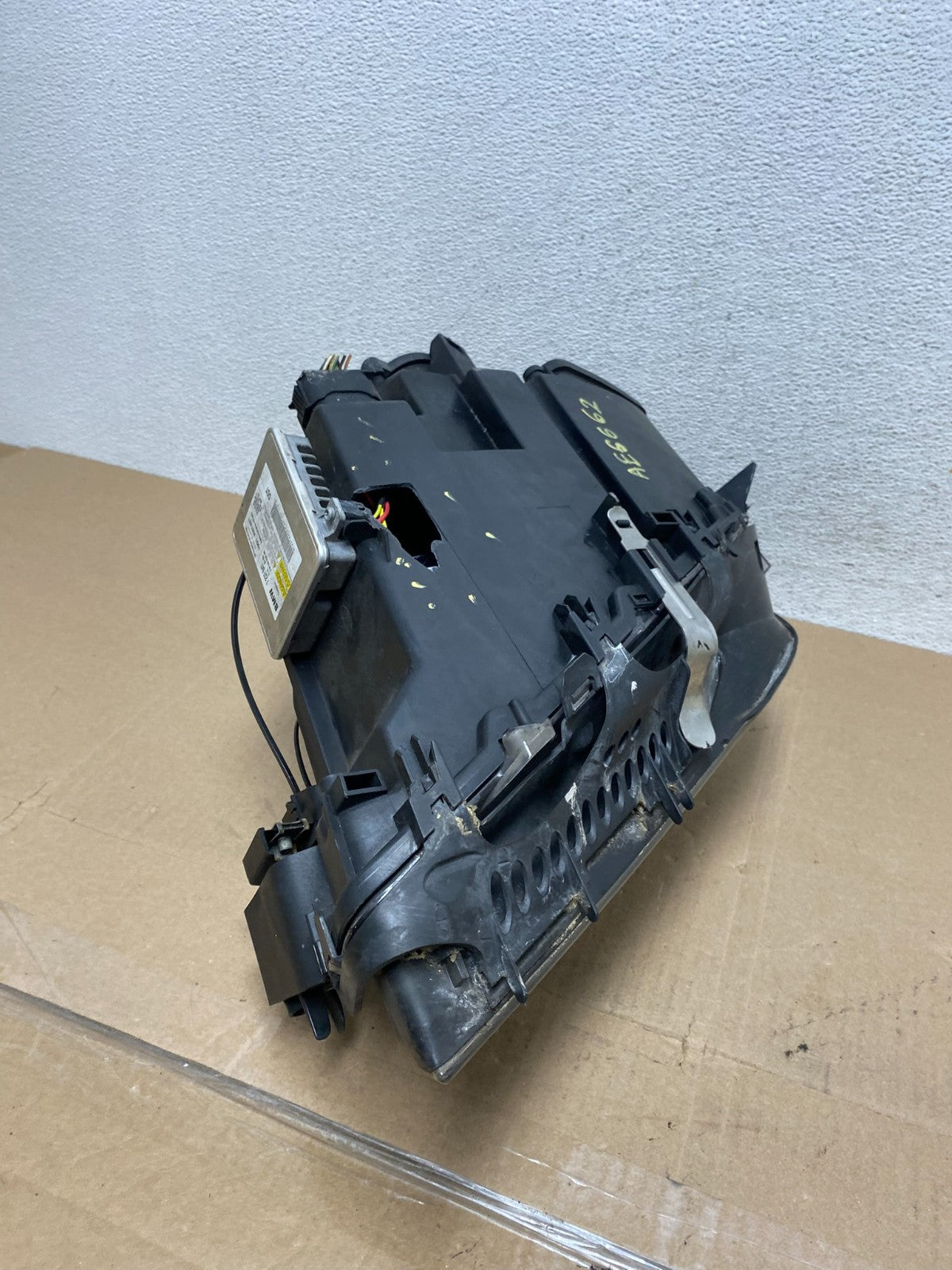 2009-2012 BMW 7-Series 740i 750i Right Passenger Xenon HID Headlight AE66629