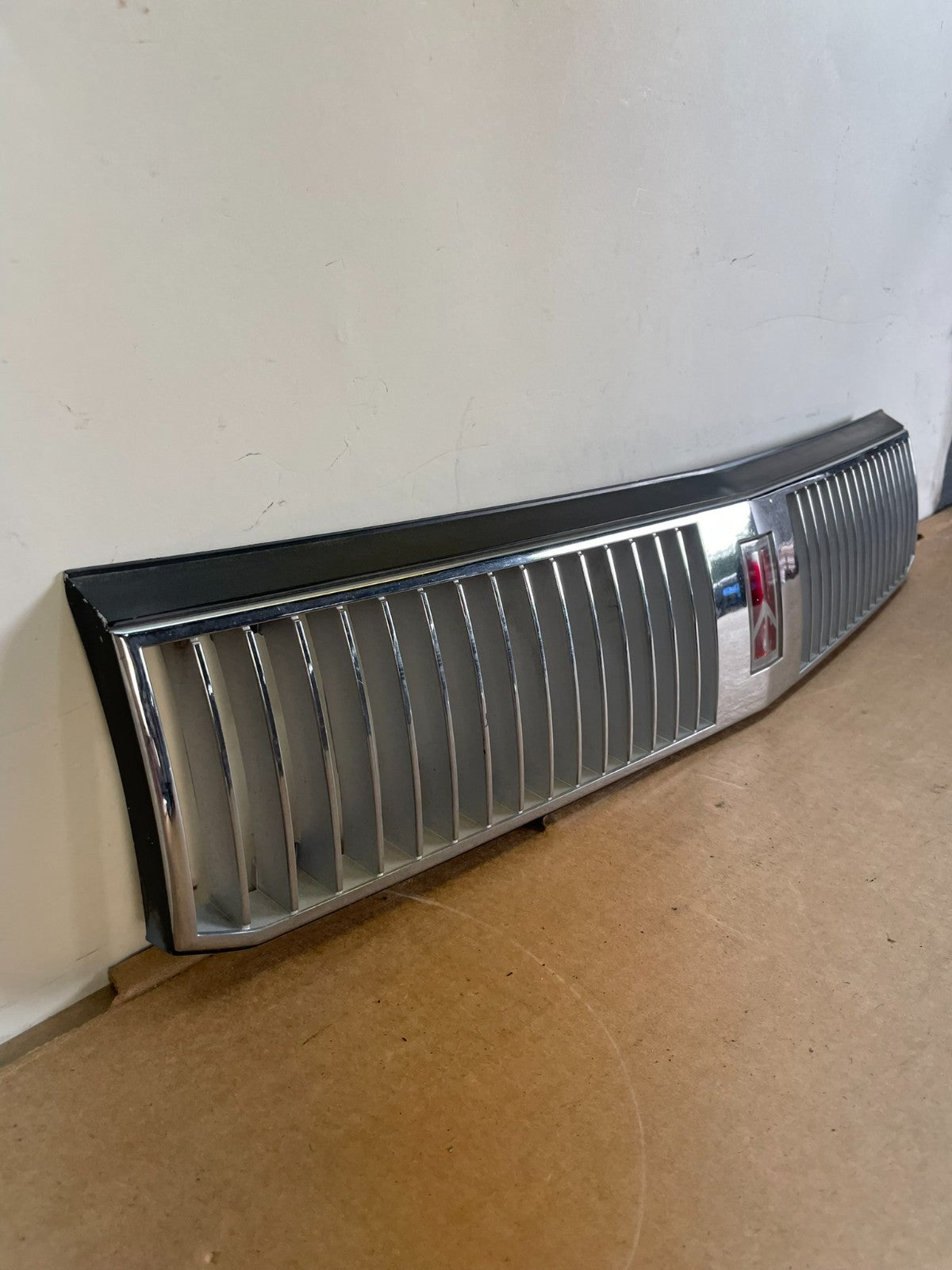 1988 to 1992 Oldsmobile Ciera Front Upper Grill Grille AG0907 DG2