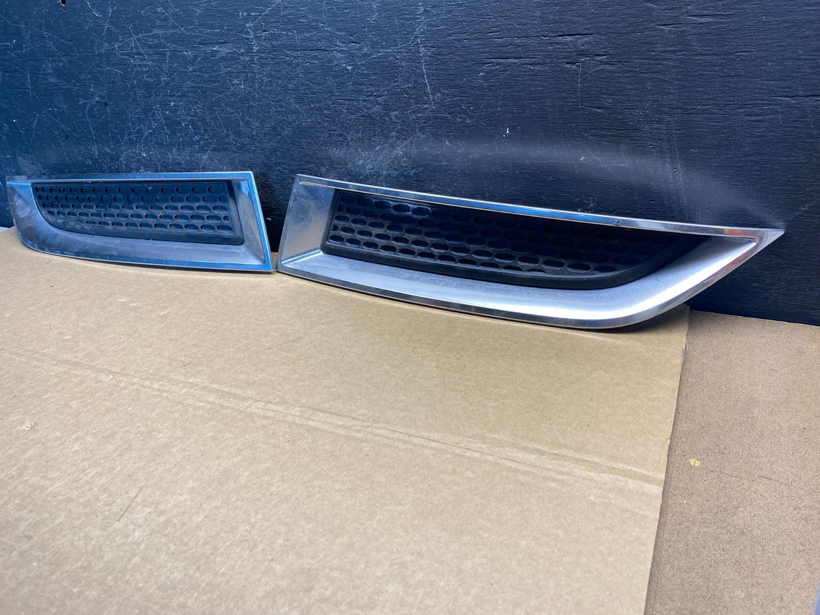 2013 to 2016 GMC Acadia Right+Left Set Upper Bumper Grille Cover AF6875 DG1