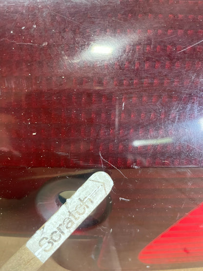 2002 - 2004 Subaru Outback Trunk Hatch Lid Tail Light Panel Center AE3438 DG4