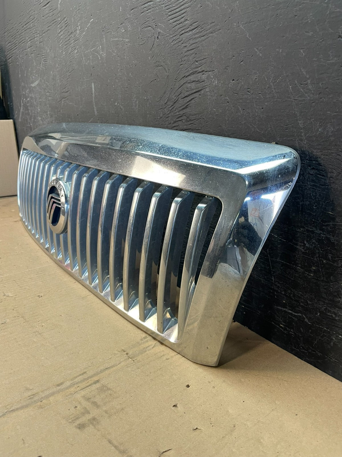 2006 to 2008 Mercury Grand Marquis Front Upper Grill Grille AD8509 DG1