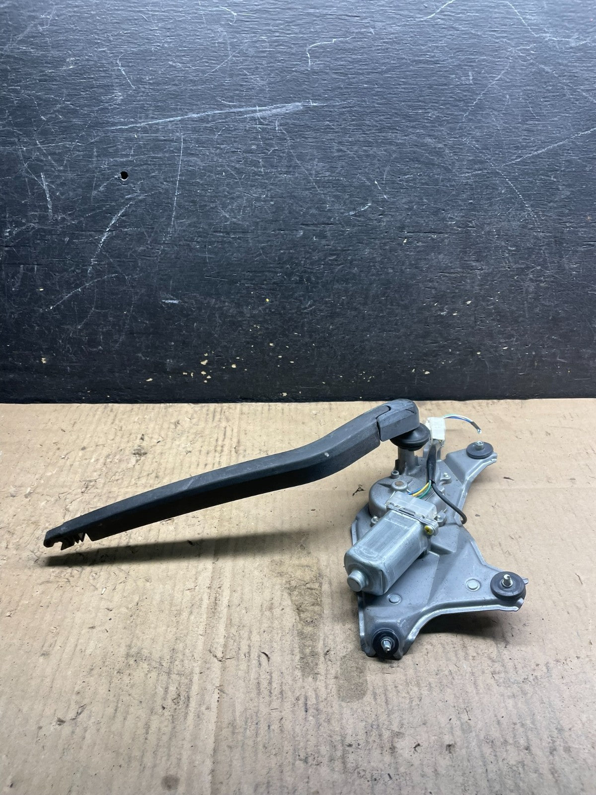 2004 to 2009 Toyota Prius Rear Wiper Windshield Motor W7171 DG2