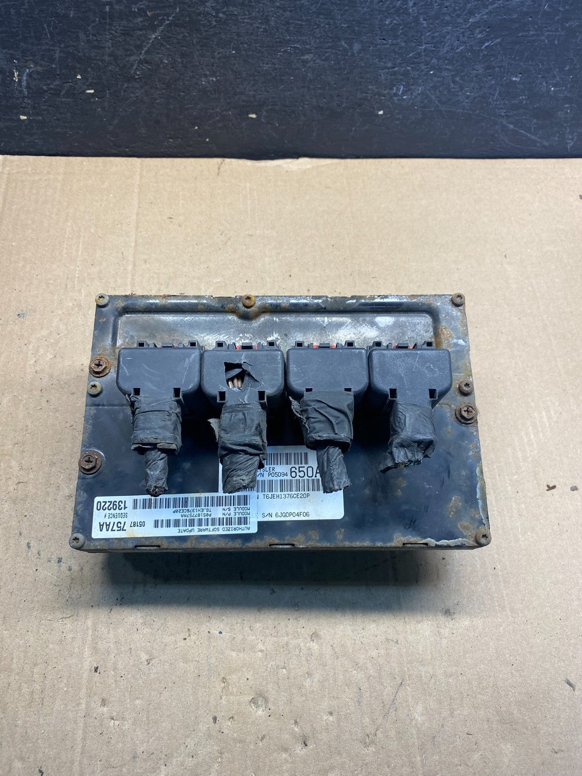 2006 Chrysler Town Country Caravan 3.3L Engine Control ECU p05187757aa AE7552 DG0