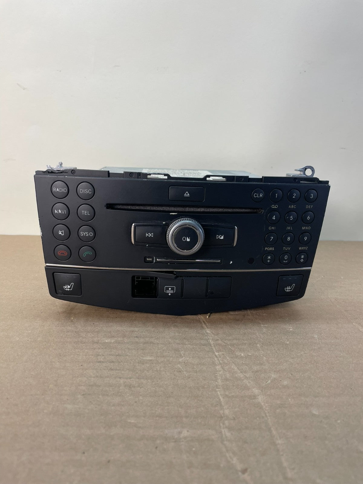 2008-2011 Mercedes W204 C300 C350 Navigation Command Radio DVD CD Audio AI05270