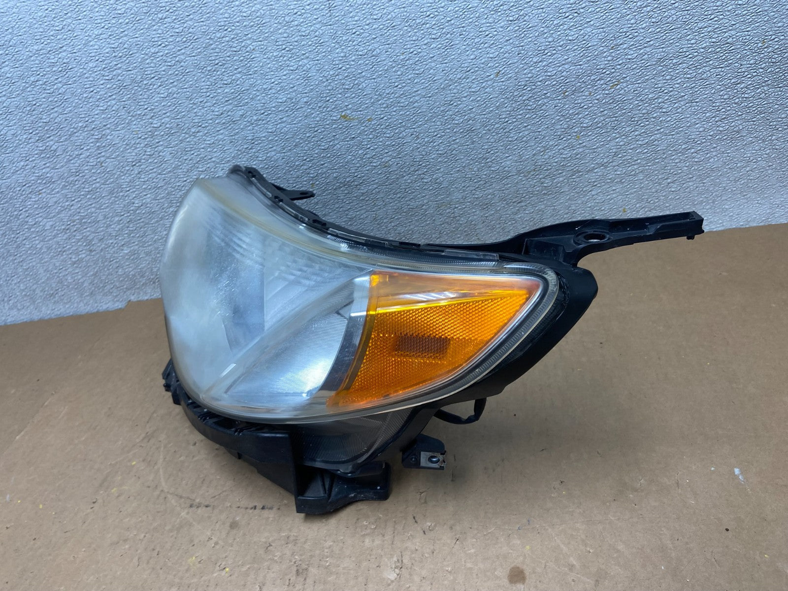 2009-2013 Subaru Forester Left Driver LH Halogen Headlight Z6940 DW1