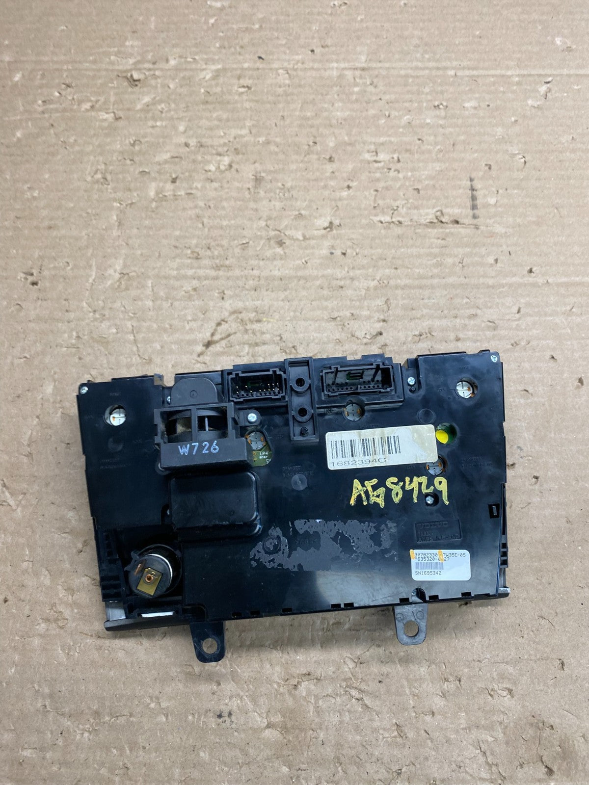2007-2013 Volvo XC90 Center A/C Climate Control Radio Panel Bezel AG8430 DG4