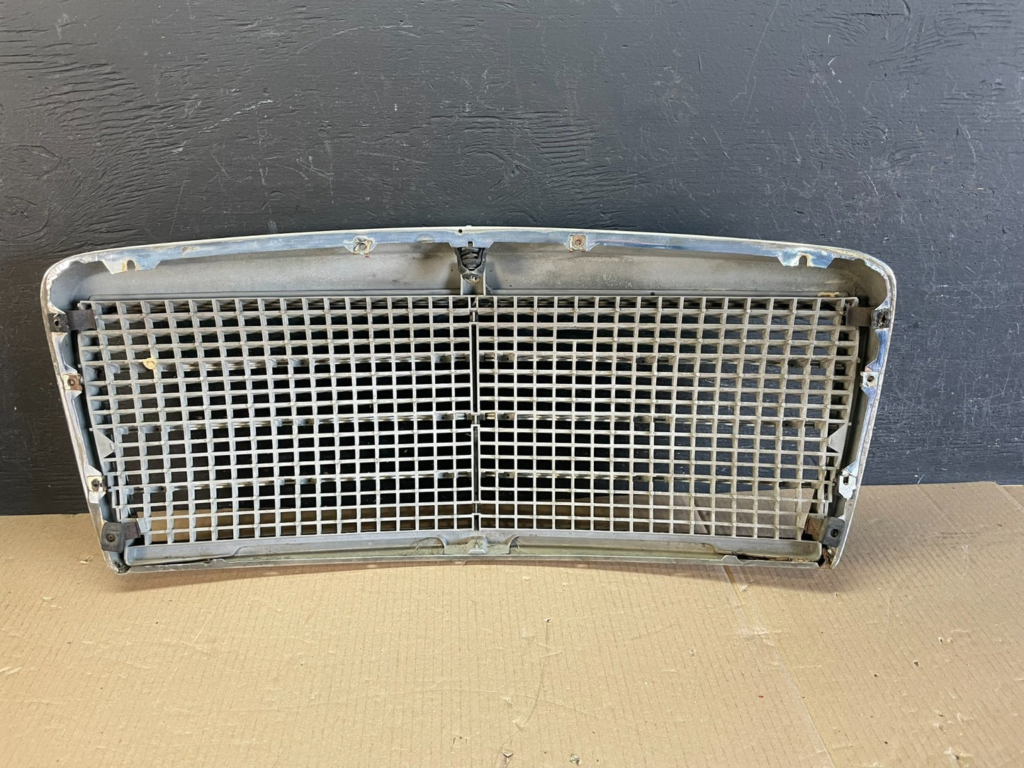1981 to 1985 Mercedes-Benz W126 Front Grill Grille 1268800283 AE3596 PS4