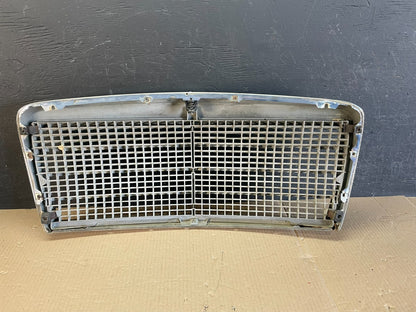1981 to 1985 Mercedes-Benz W126 Front Grill Grille 1268800283 AE3596 PS4