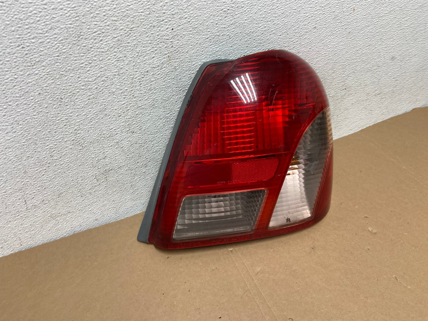 2000 to 2002 Toyota Echo Right Passenger RH Side Tail Light AD7845 LK2