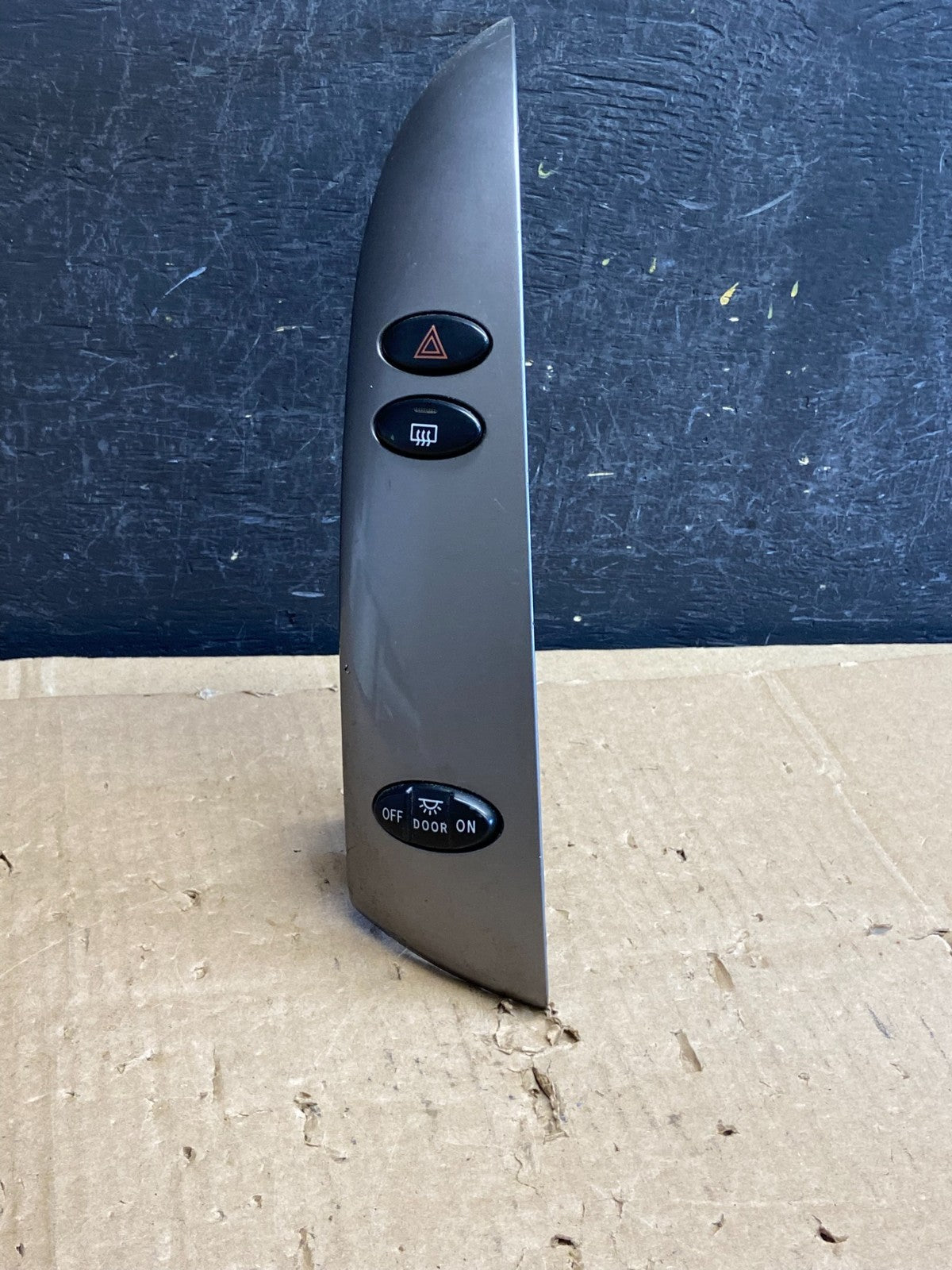 2004 to 2010 Toyota Sienna Left Side Climate Switches Bezel Trim ad2320 DG0