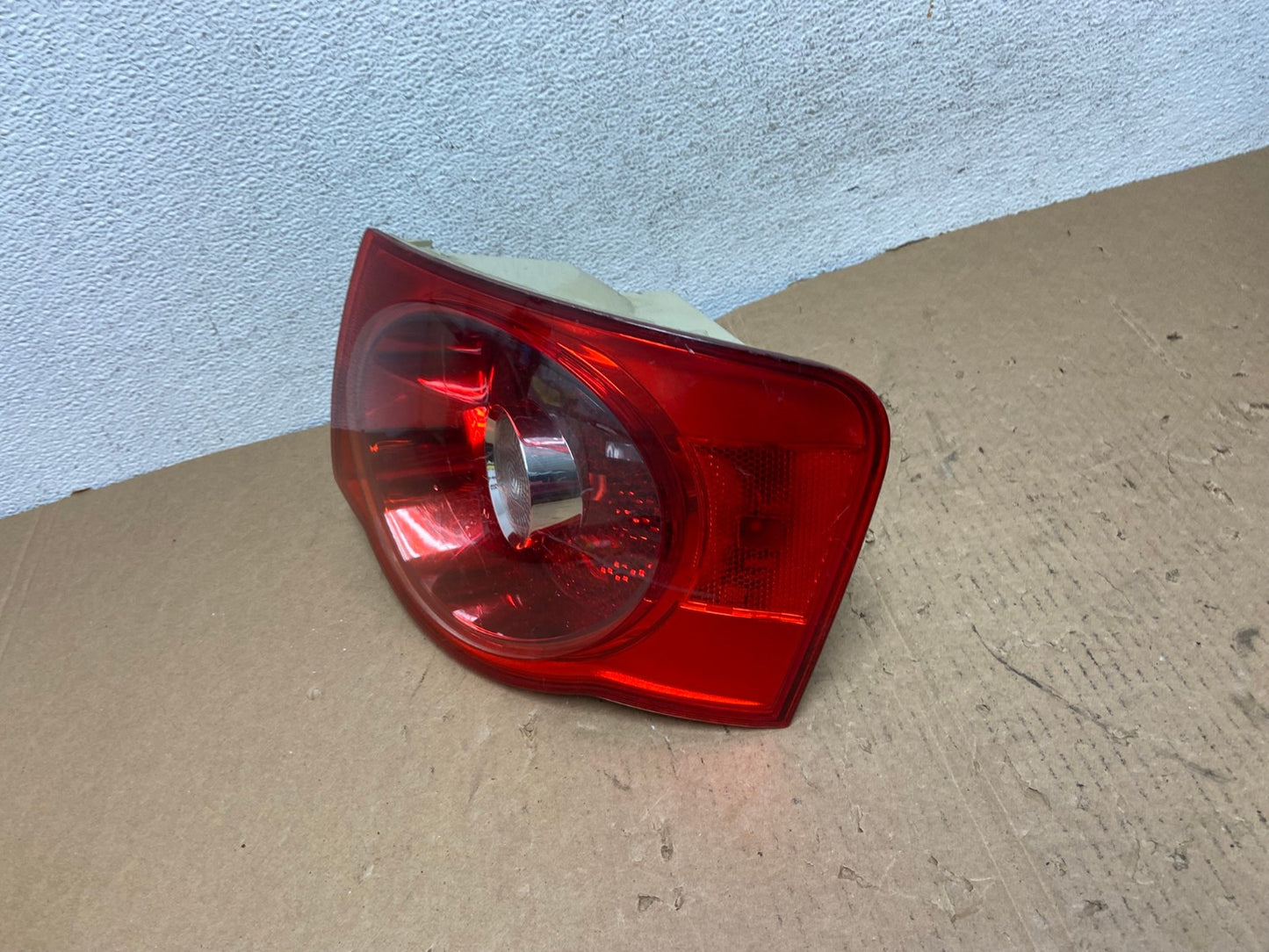 2005 2006 2007 Volkswagen Jetta Right Passenger Rh Side Tail Light AD8019 LK1
