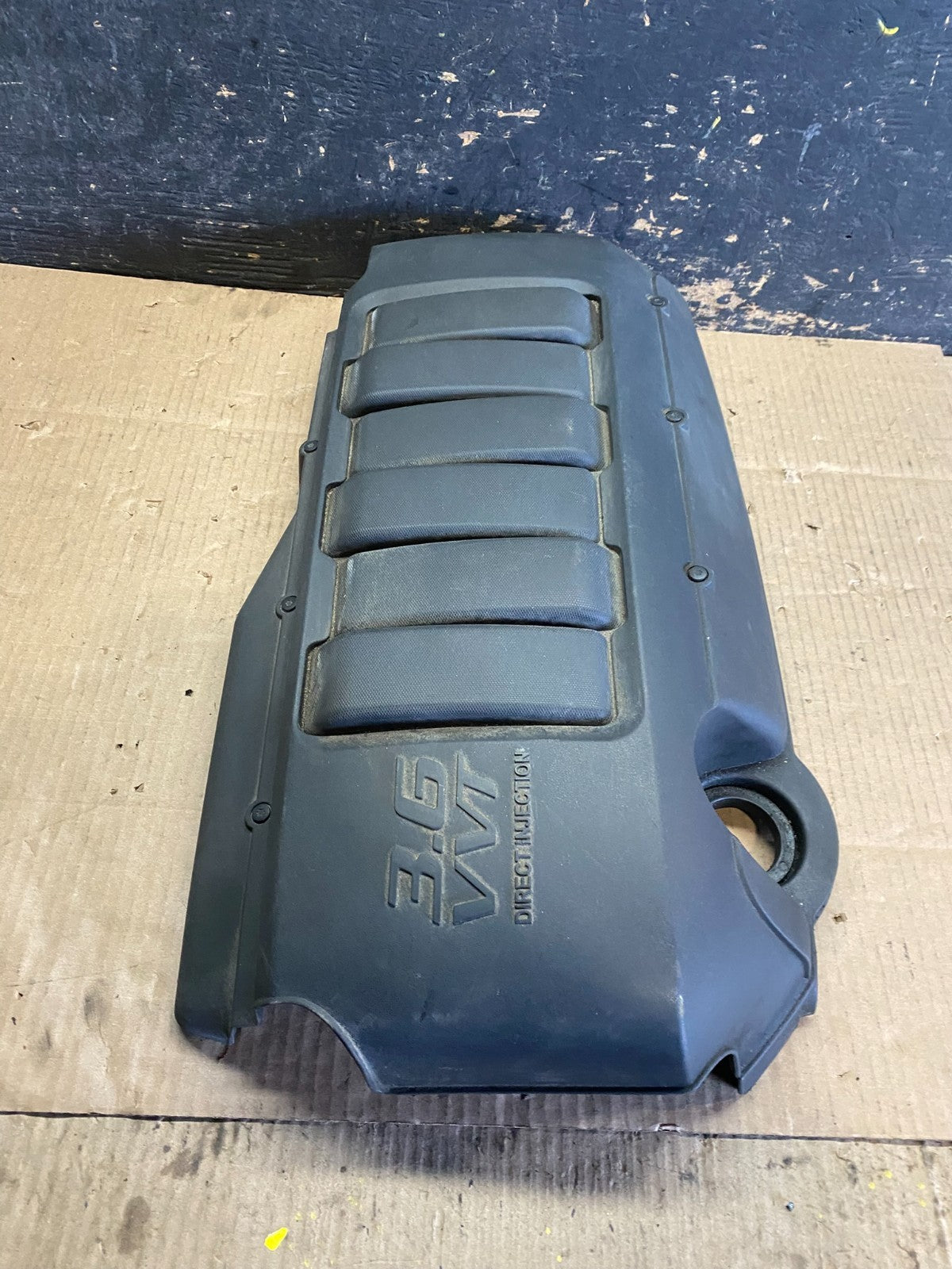 2007 to 2008 GMC Acadia 3.6L VVT Engine Cover Shield OEM W5775 DG3