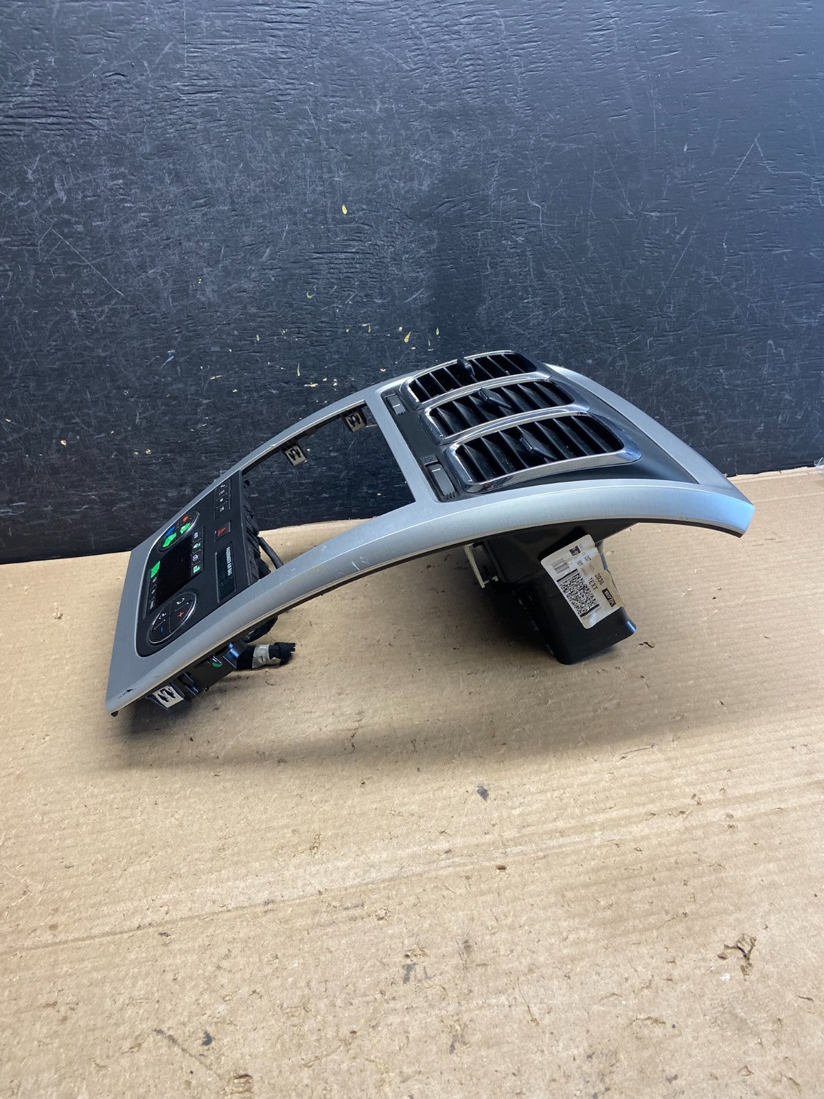 2007 - 2012 GMC Acadia A/C Heater Climate Control Radio Panel Bezel OE AH5442 DG2