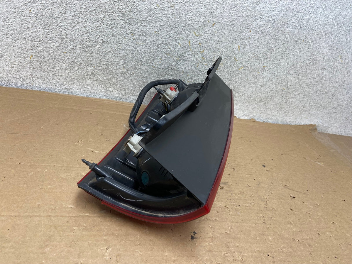 2008-2014 Chevrolet Tahoe Suburban Driver Lh Left Side Tail Light AH8532 LK5