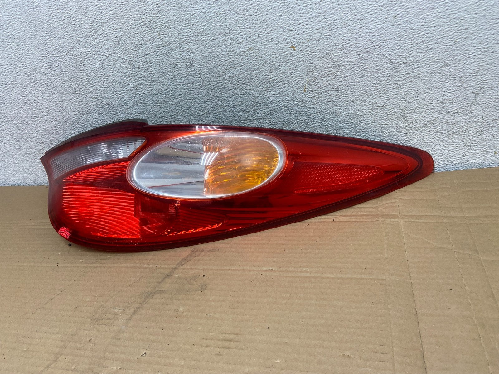 2004 to 2006 Toyota Solara Right Passenger Side Tail Light AG8859 DW2