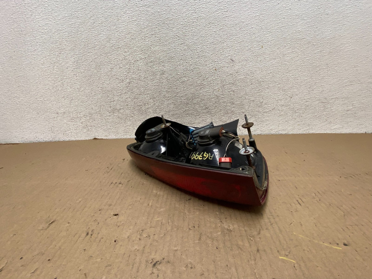 2006 to 2007 Chevrolet Monte Carlo Right Passenger RH Side Tail Light AG7991 DW5