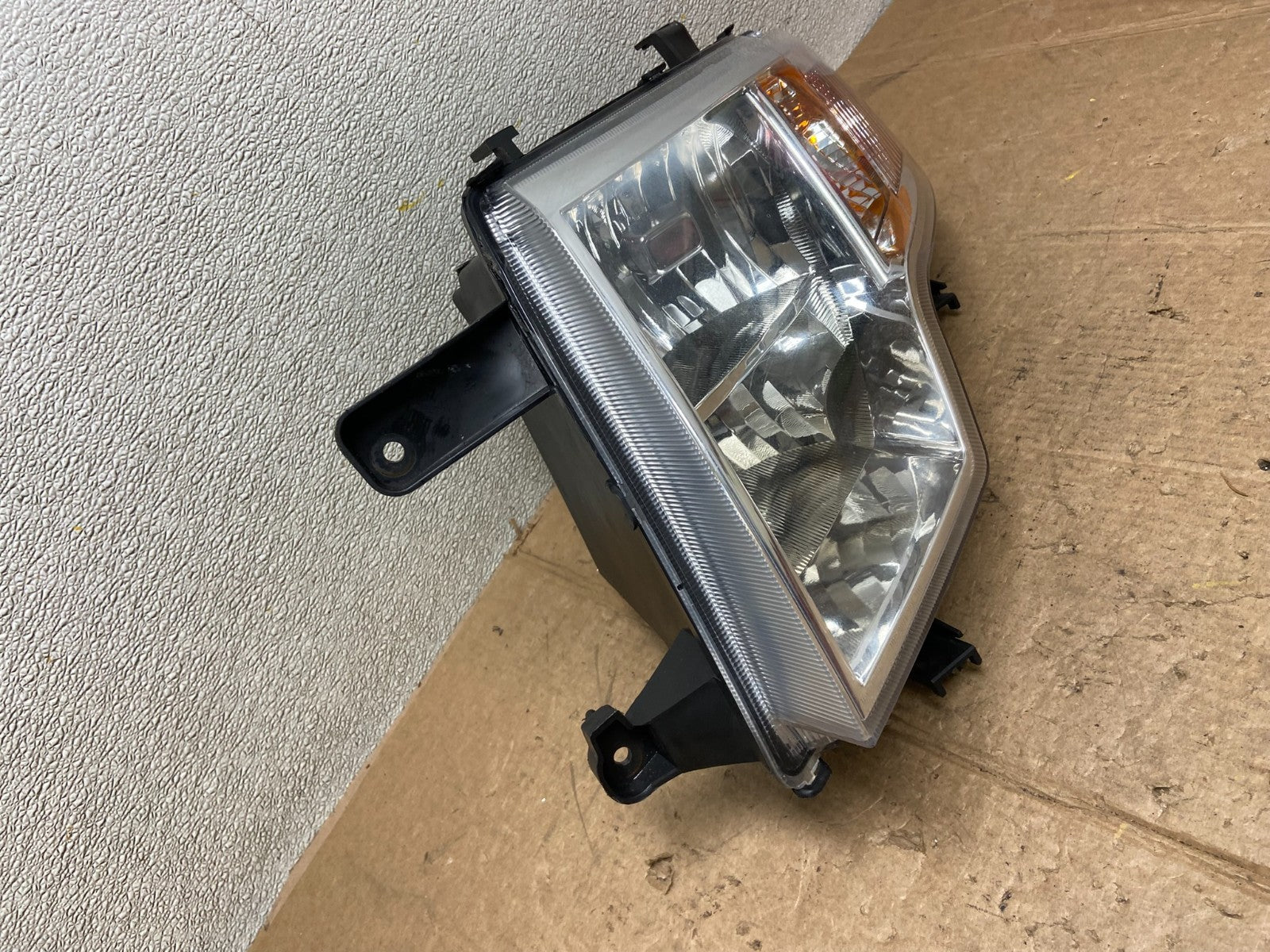 2007 to 2010 Ford Edge Left Driver Side Halogen Headlight AA35652