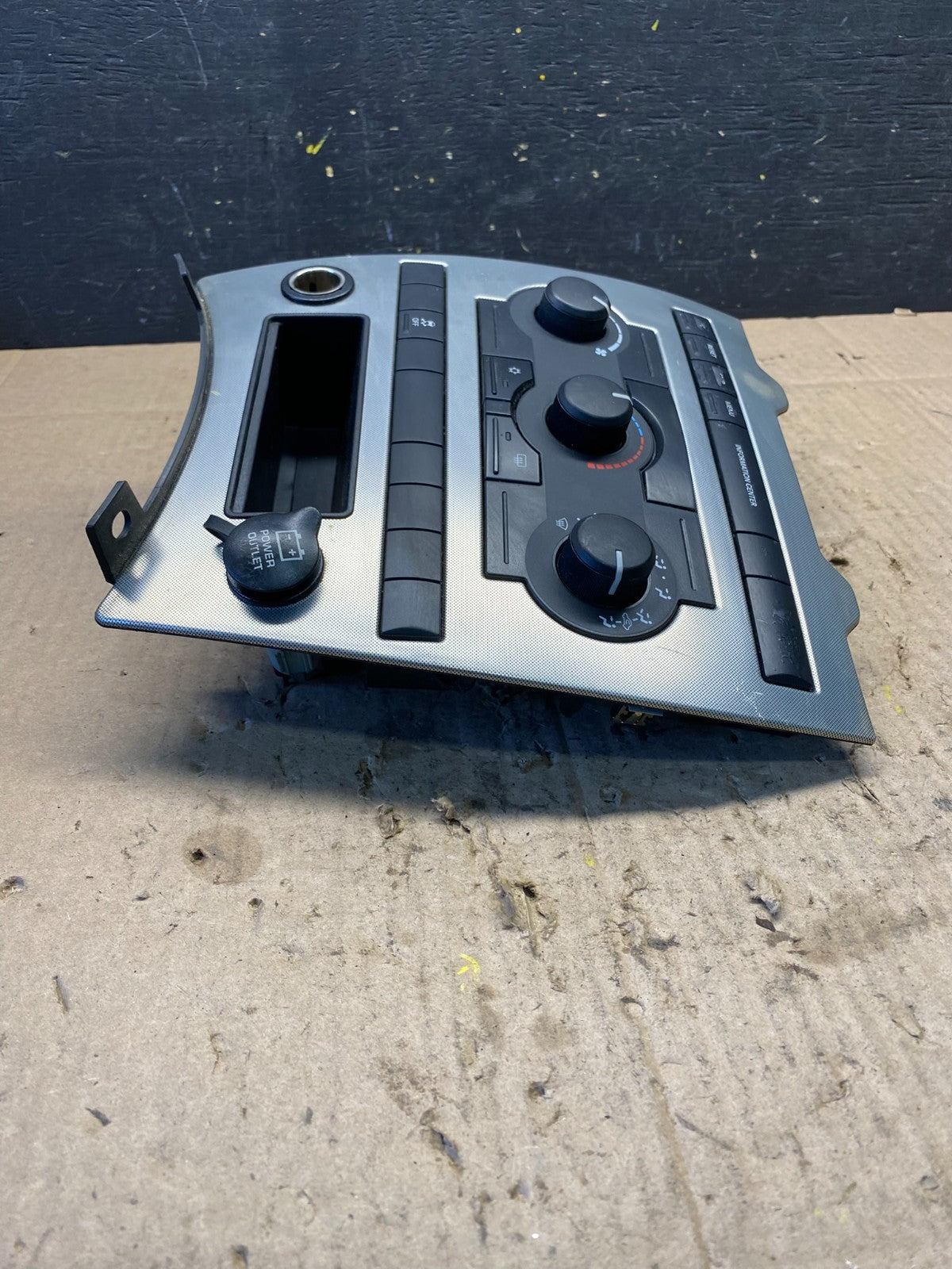2005 2006 2007 Jeep Commander Grand Cherokee A/C Climate Control Bezel P7841 DG4