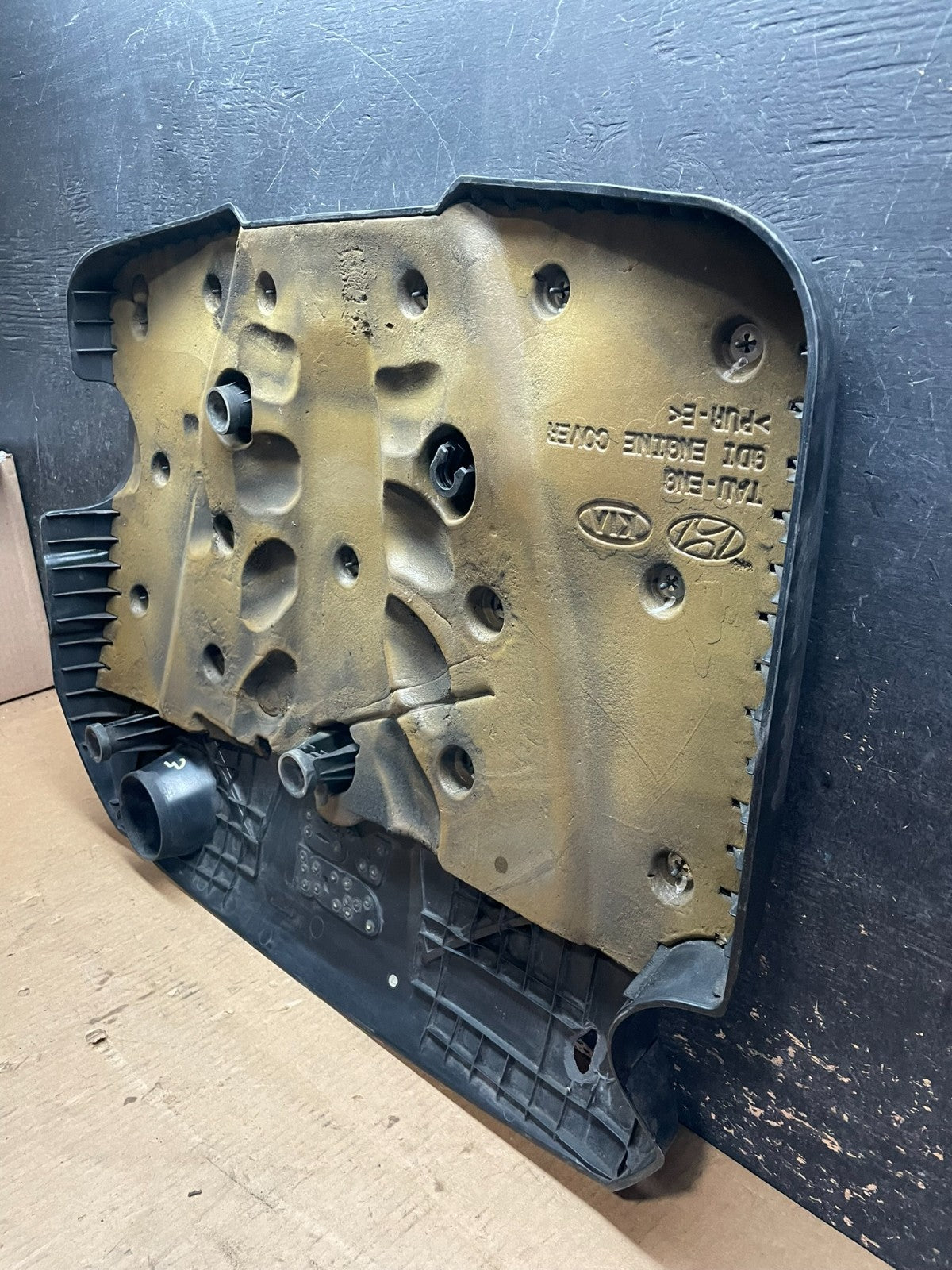 2011 to 2016 Hyundai Equus 5.0L V8 Engine Motor Cover OEM  AA2322  DG9