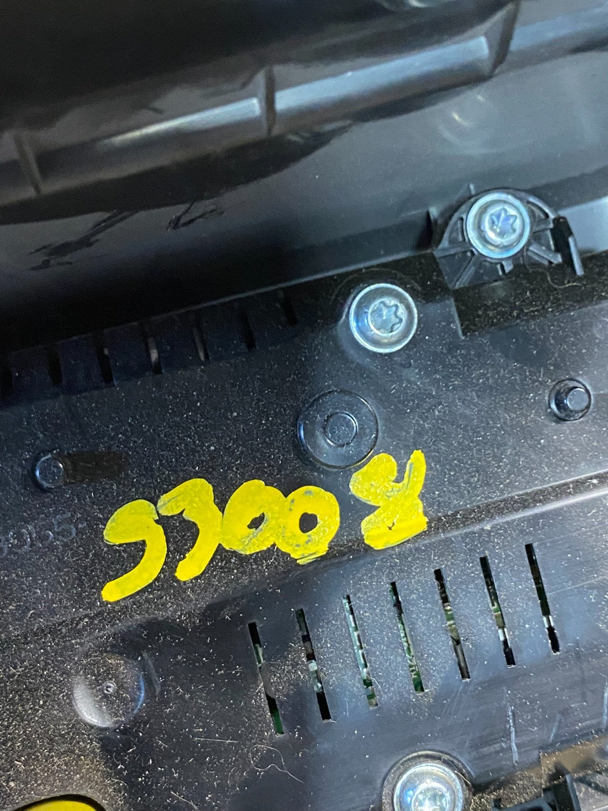 2020 to 2023 Ford  Explorer Console Radio Display Screen Air Vents Oem s3008 DG17