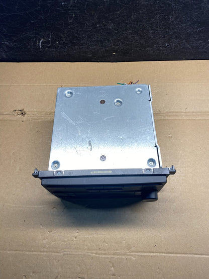 2005 to 2007 Ford Five Hundred Montego Radio CD Player AD4940 DG4