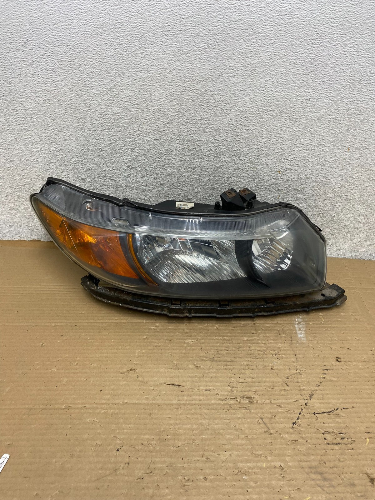 2006 - 2008 Honda Civic Coupe Headlight Halogen Right Passenger Rh AG9097 DW0