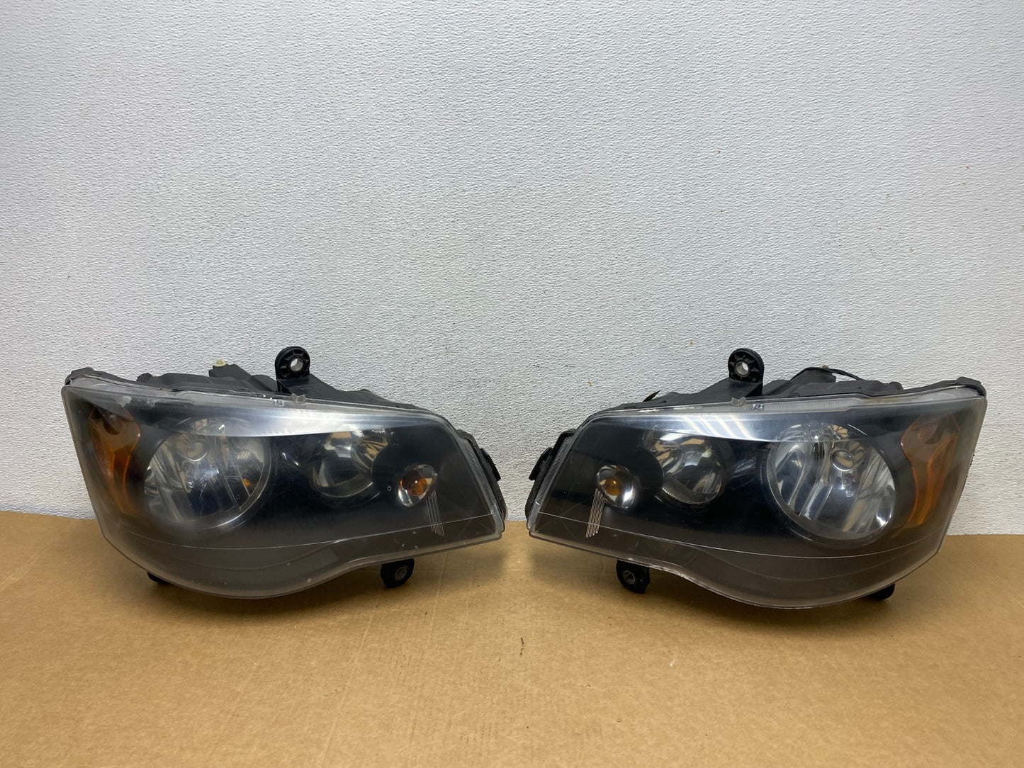 2008 to 2016 Chrysler Town and Country Left+Right Side Headlights AD5335 DW0